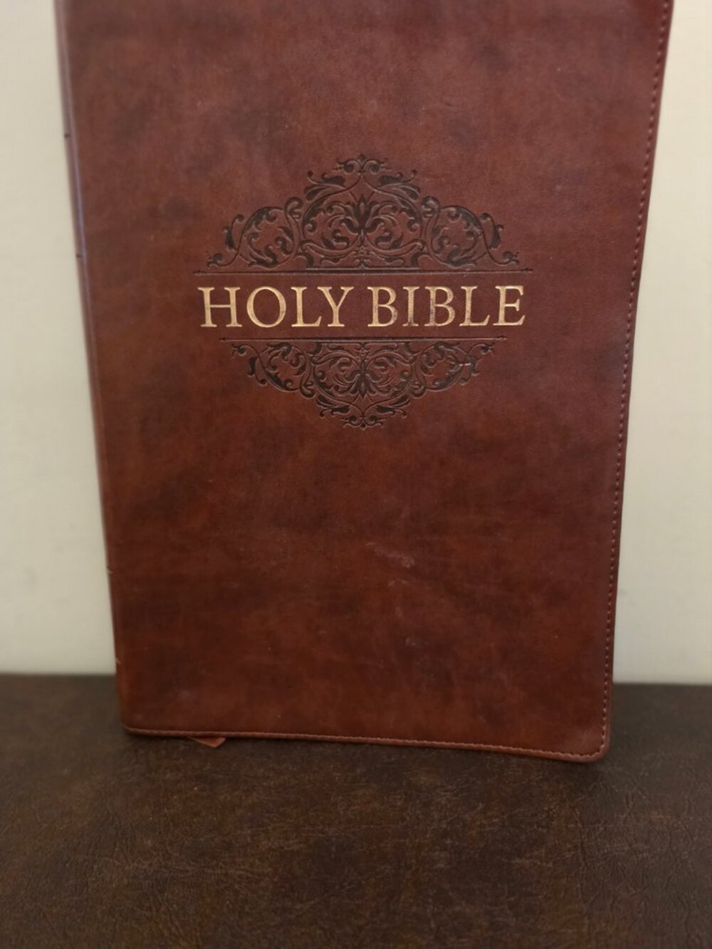 Preowned - KJV Super Giant Print Bible in Chestnut Brown Faux Leather